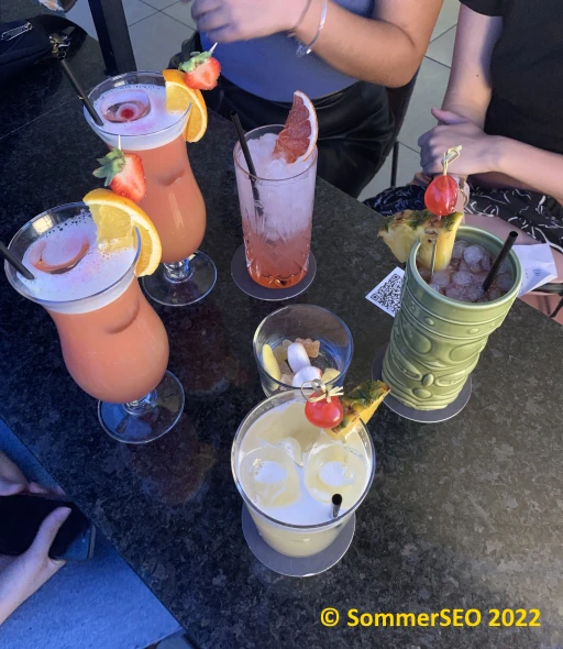 Sommer Seos feiern Party mit Cocktails